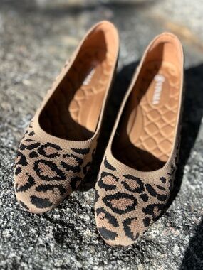 Vivala Women’s Leopard Print Knit wedge - Tan/Black brand new!